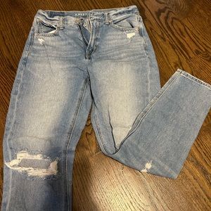 AMERICAN EAGLE MOM JEAN